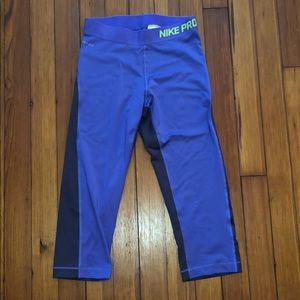 Cropped Nike Pro Leggings